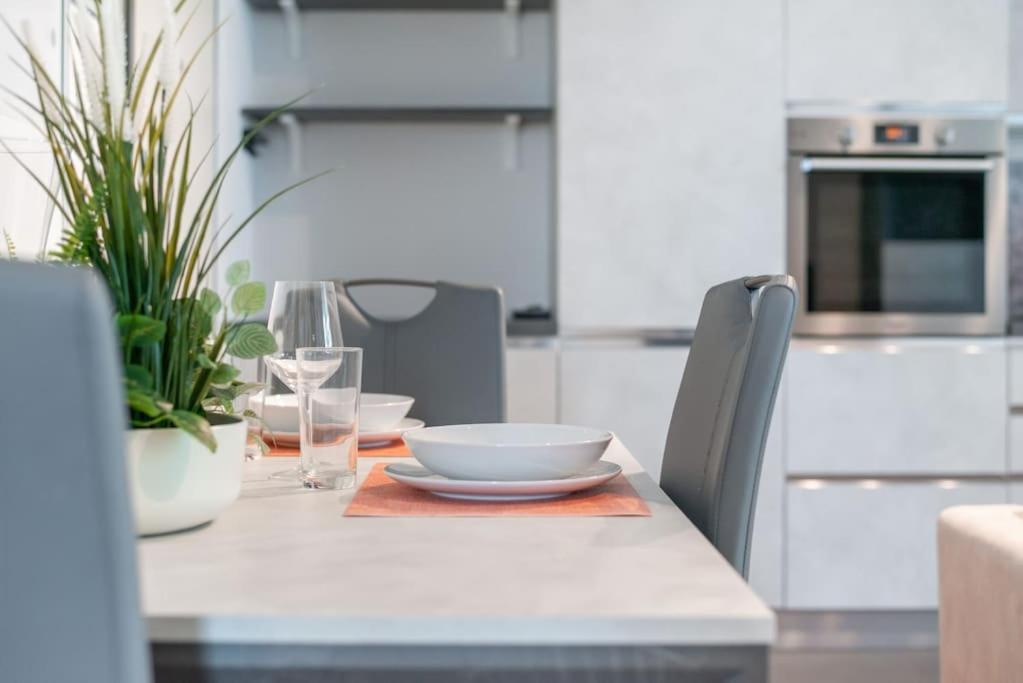 We Home - Uptown74 Bloom Apartment - Milano ภายนอก รูปภาพ