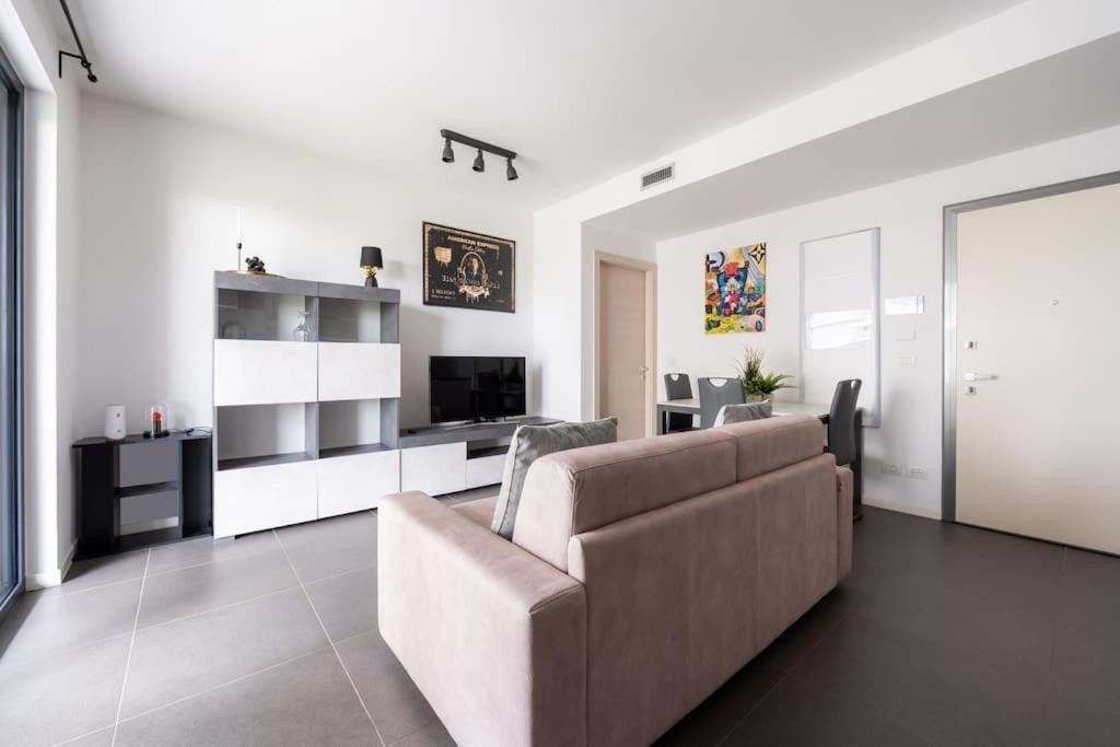 We Home - Uptown74 Bloom Apartment - Milano ภายนอก รูปภาพ